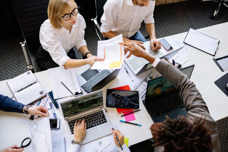 Crew CloudySocial – was wirklich hinter der Seite steckt Crew CloudySocial – Team arbeitet gemeinsam an Content und Social Media